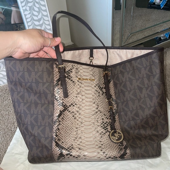 Michael Kors snake 🐍 tote 👜 - Picture 7 of 7